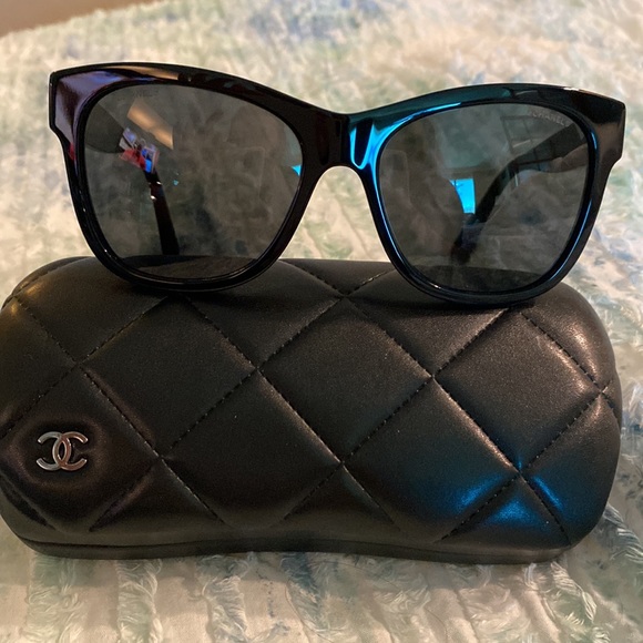 Black Chanel sunglasses - Picture 3 of 14